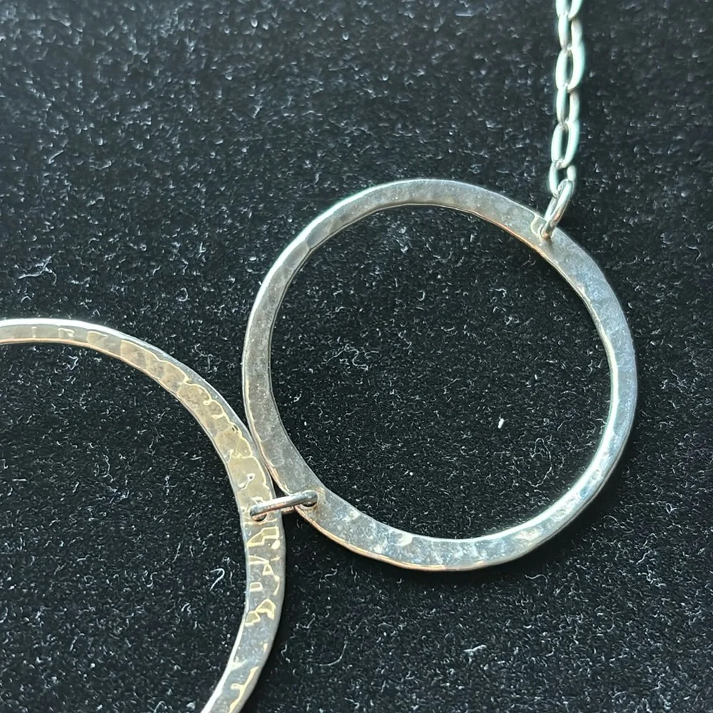 Sterling Silver .925 Hammered Three-Ring Necklace 17” - Picture 6 of 8